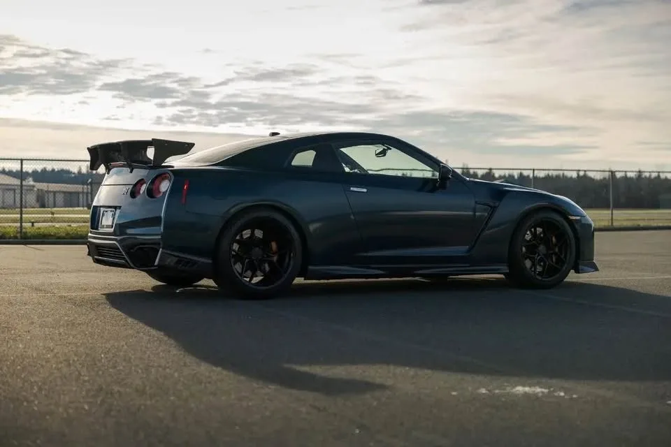 2018 Nissan GT-R image indicator(9)