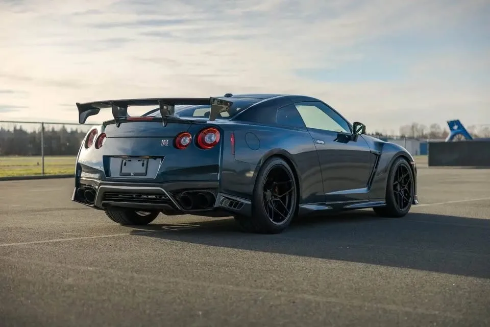 2018 Nissan GT-R image indicator(10)