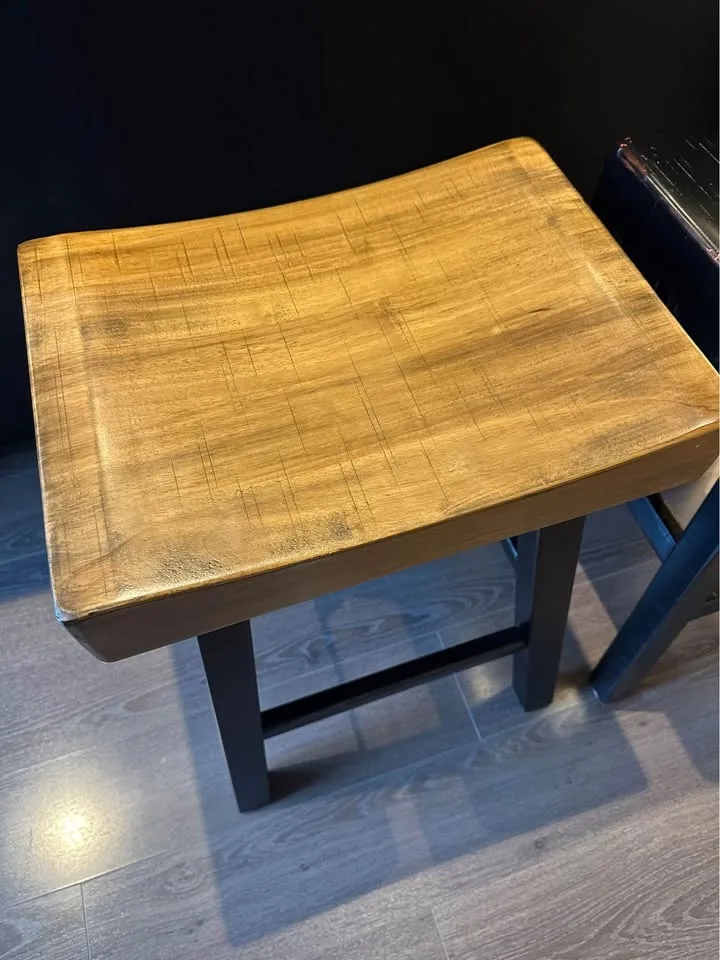 Ashley Willowton Bar Stool - Rustic Brown & Black image indicator(2)