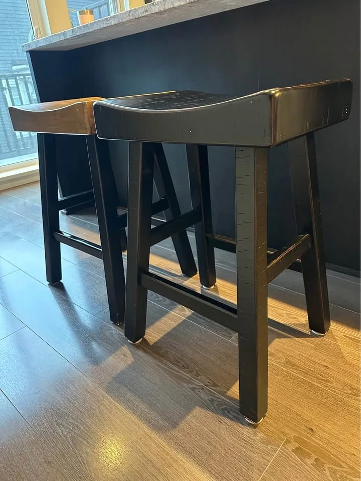 Ashley Willowton Bar Stool - Rustic Brown & Black image indicator(3)