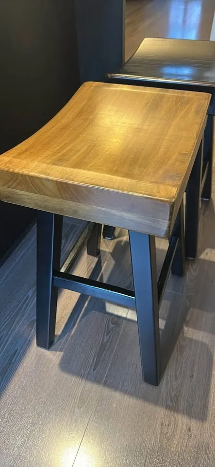 Ashley Willowton Bar Stool - Rustic Brown & Black image indicator(4)