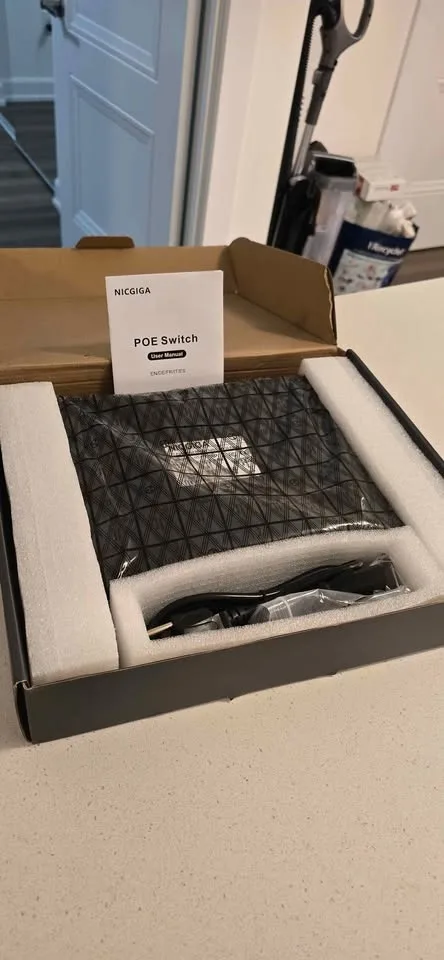 27-Port Gigabit PoE Switch with 24-Port PoE image indicator(6)