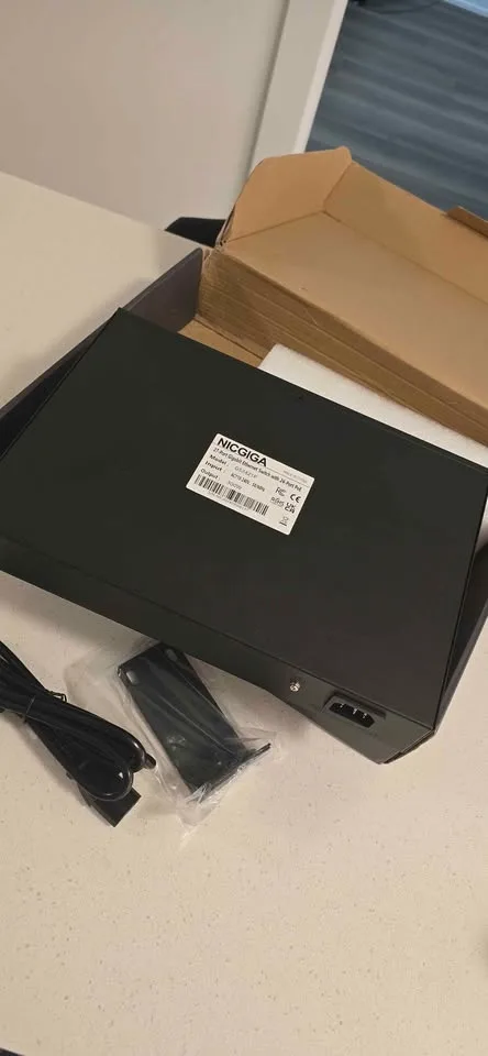 27-Port Gigabit PoE Switch with 24-Port PoE image indicator(8)