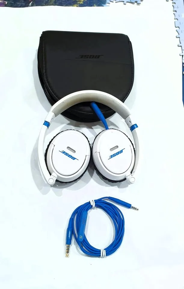 Bose on-ear headphones. Wired Foldable. w/lightning jack. NEW ea