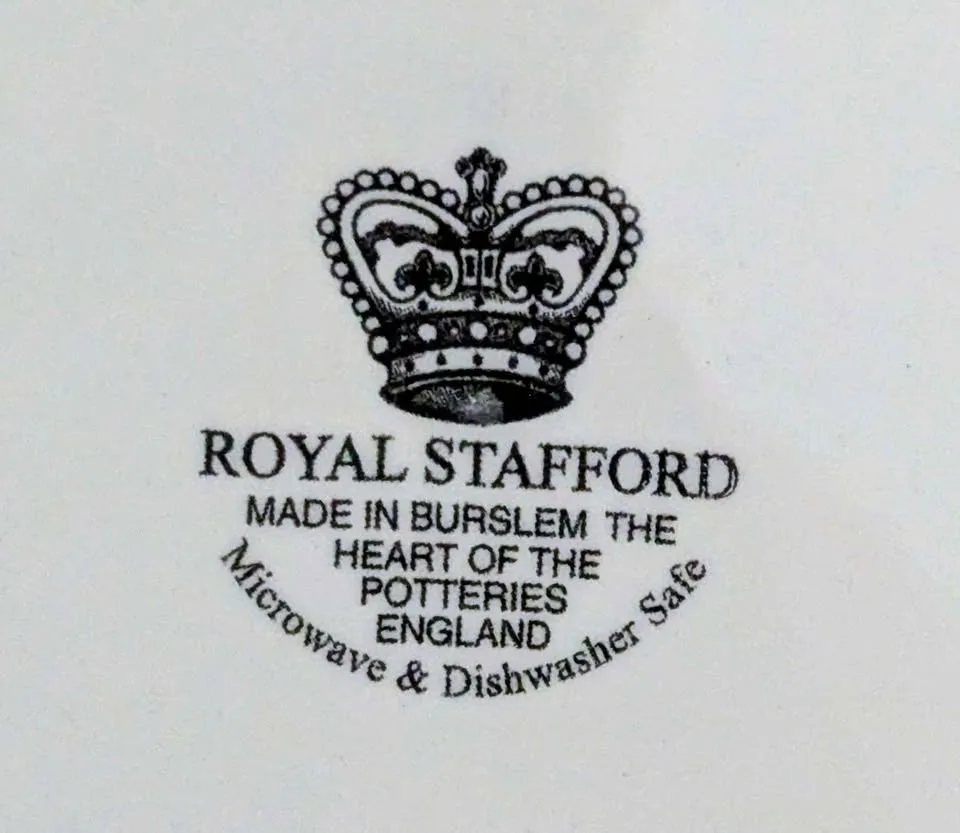 Royal Stafford Christmas Village Salad Plate image indicator(2)