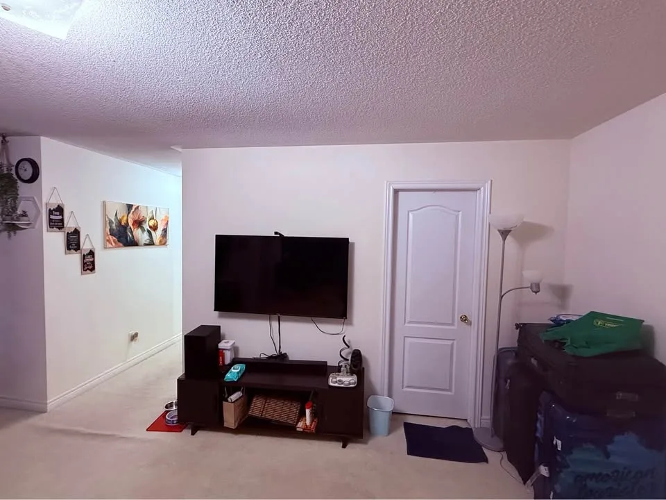 Master Bedroom for Rent – Attached Washroom | Prime Loc image indicator(4)