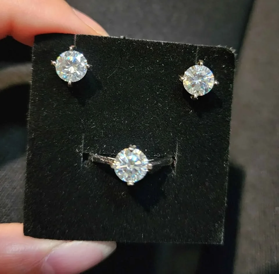 New 1 Carat Moissanite Set (Cross) image indicator(3)