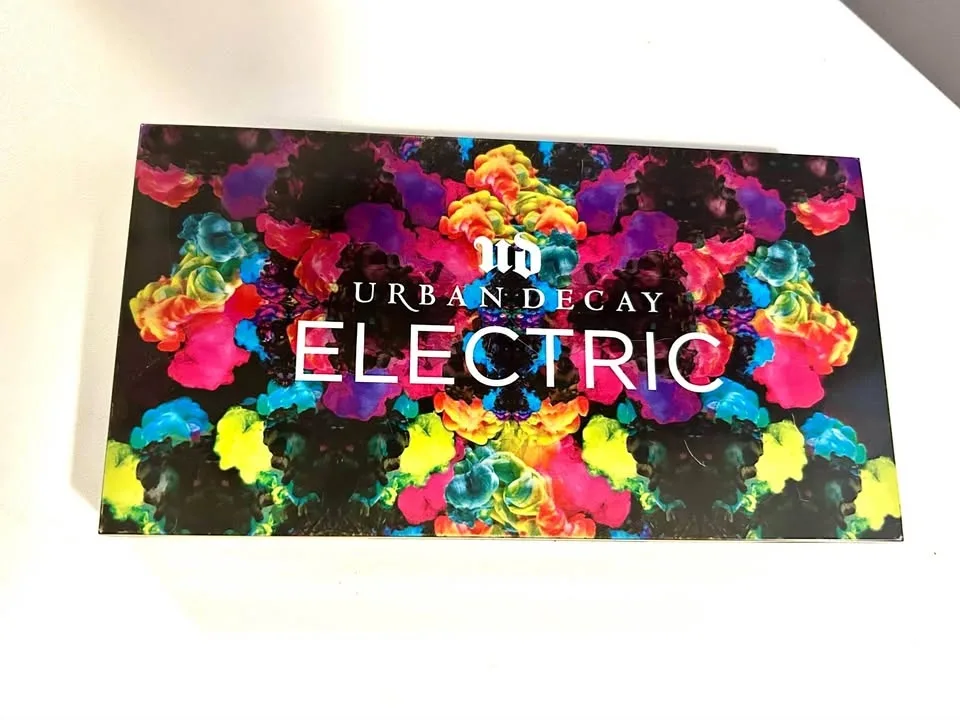 Urban Decay Electric eyeshadow palette image indicator(2)