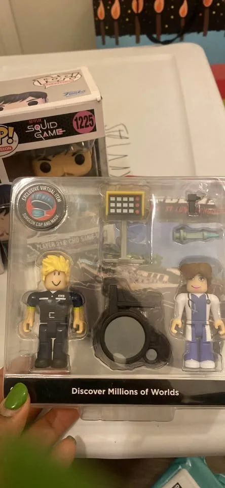 Squid Game and Roblox Figurine $5 each image indicator(2)