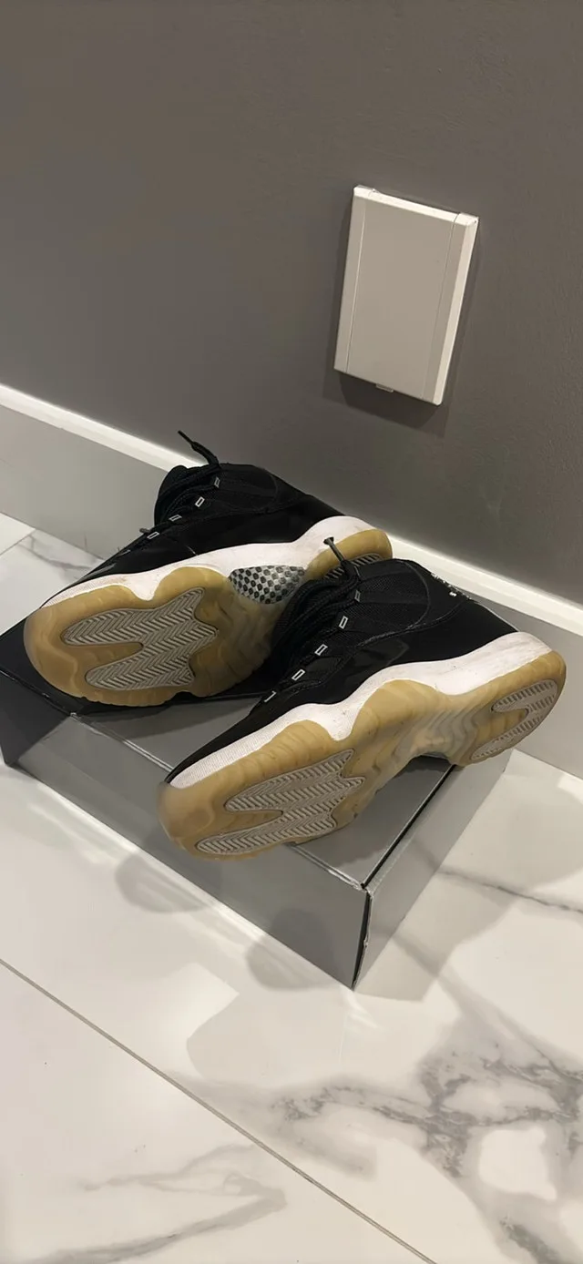 Air Jordan 11 Retro image indicator(3)