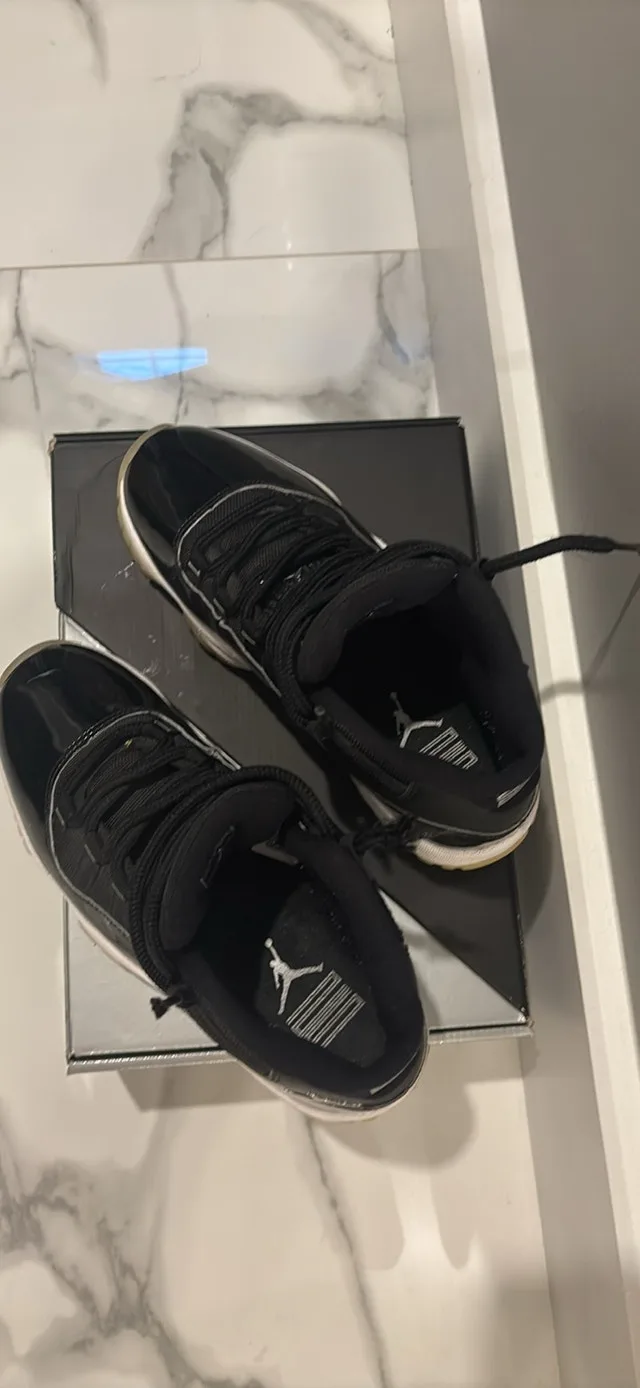 Air Jordan 11 Retro image indicator(5)