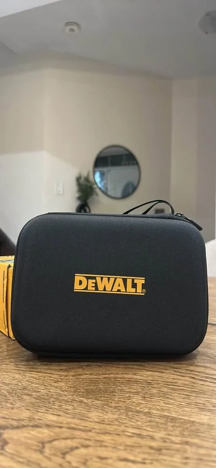 DEWALT NACS to CCS1 Fast Charging Adapter image indicator(2)