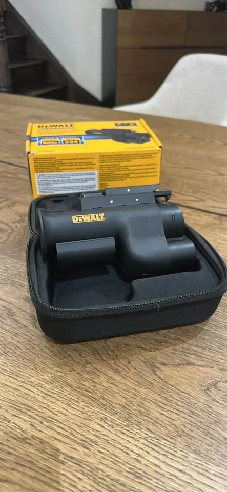 DEWALT NACS to CCS1 Fast Charging Adapter image indicator(3)