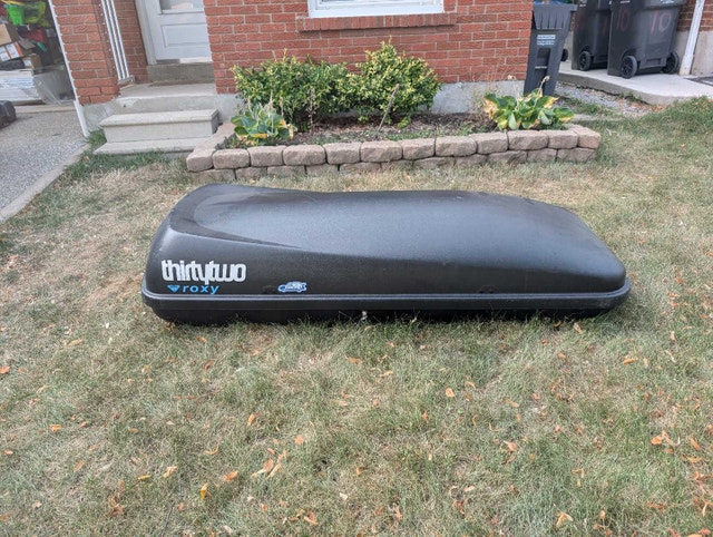 Roof-top cargo bin