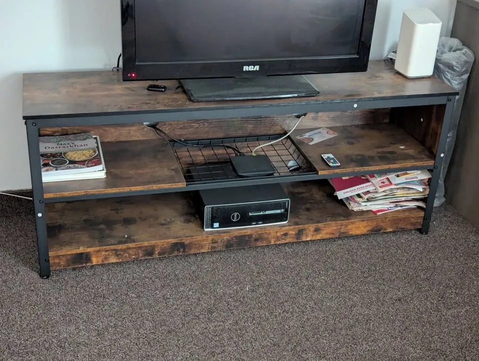 Bestier Gaming TV Stand with LED Light for TVs up to 60 Inch, En image indicator(2)