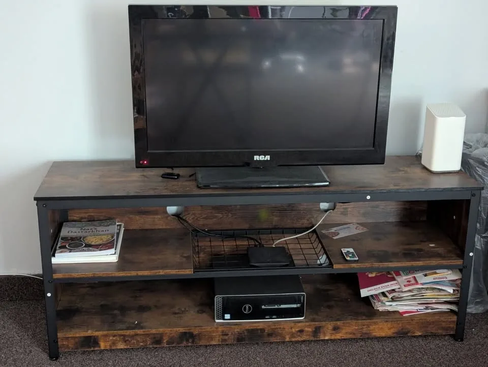 Bestier Gaming TV Stand with LED Light for TVs up to 60 Inch, En image indicator(3)