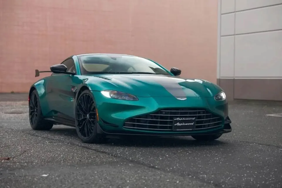 2022 Aston Martin Vantage F1 Edition image indicator(2)