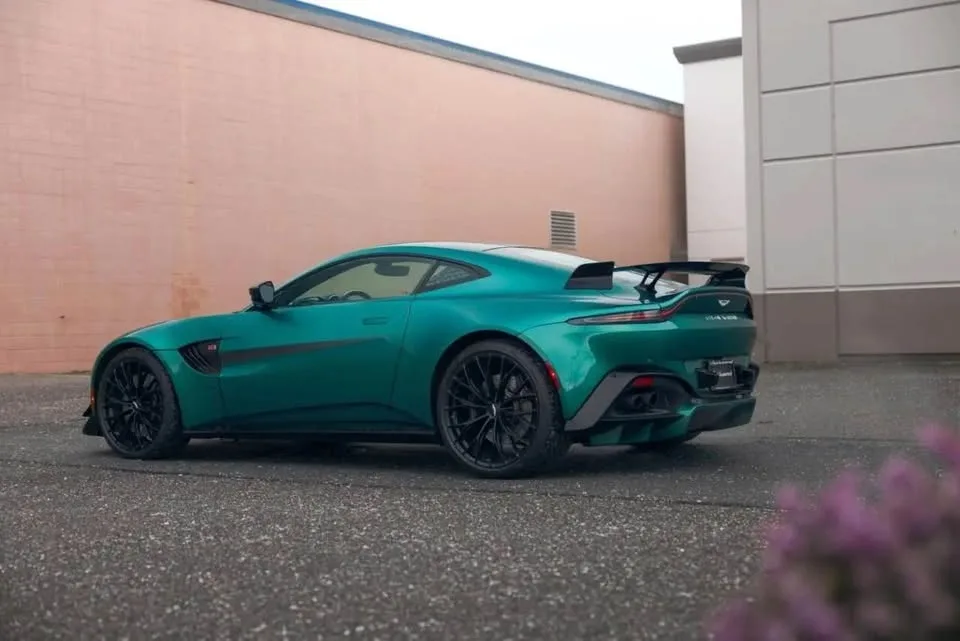 2022 Aston Martin Vantage F1 Edition image indicator(4)