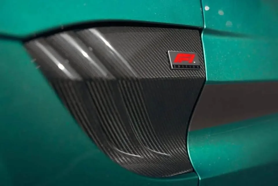 2022 Aston Martin Vantage F1 Edition image indicator(8)