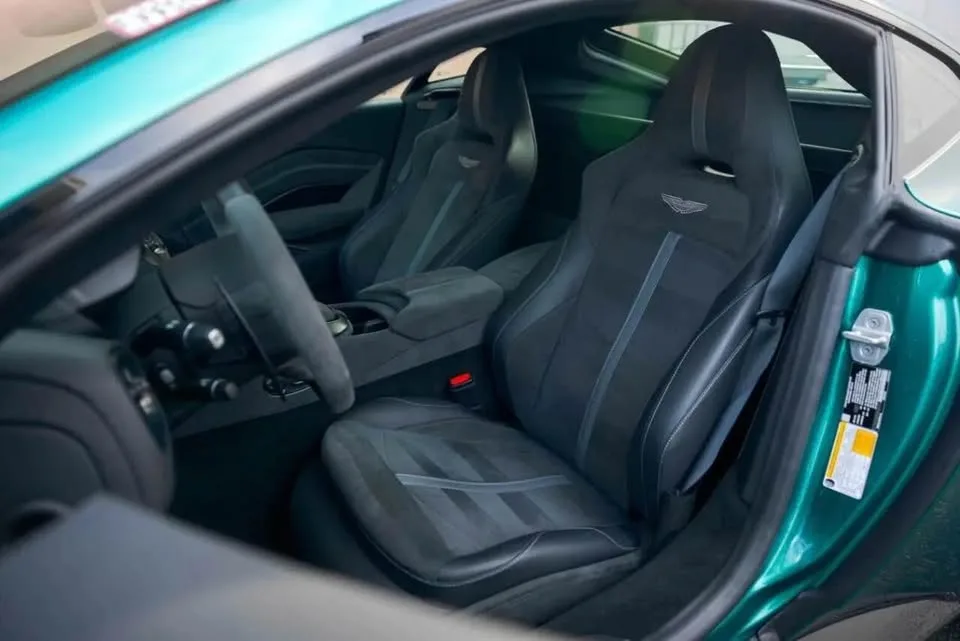 2022 Aston Martin Vantage F1 Edition image indicator(9)