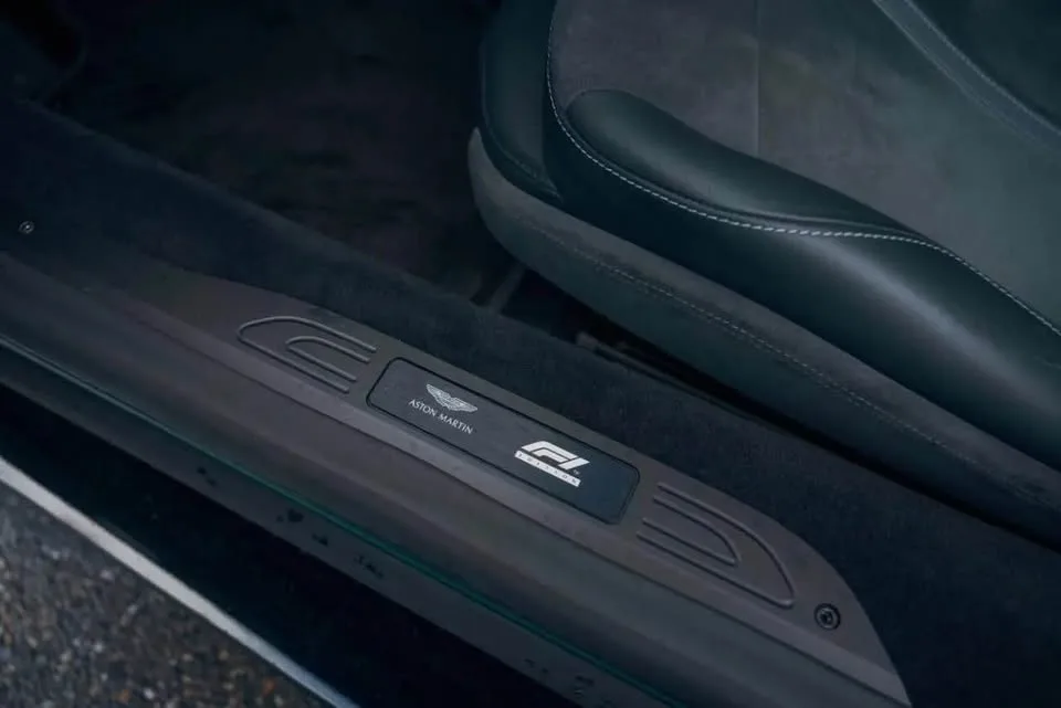 2022 Aston Martin Vantage F1 Edition image indicator(10)