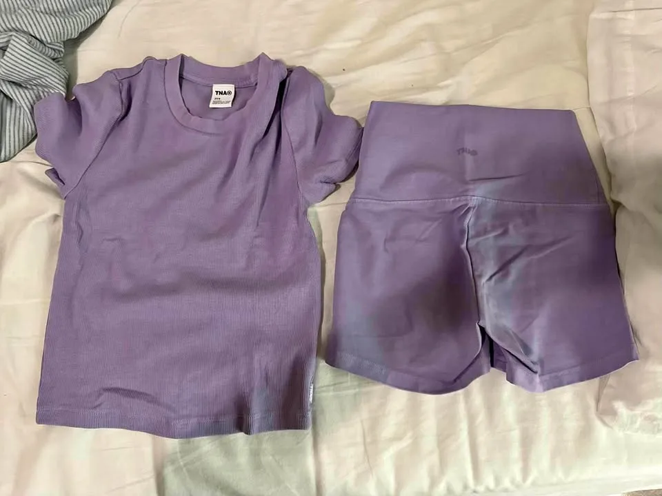 Aritzia Ribbed waist T-shirt