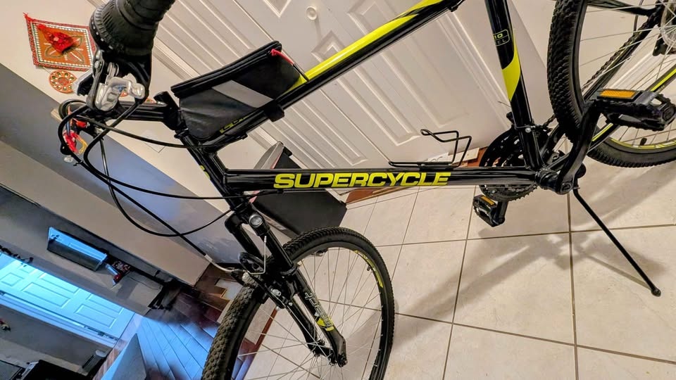 Bicycle for sale in Kerby Downtown. Free Helmet and Bag/pouch - photo 2