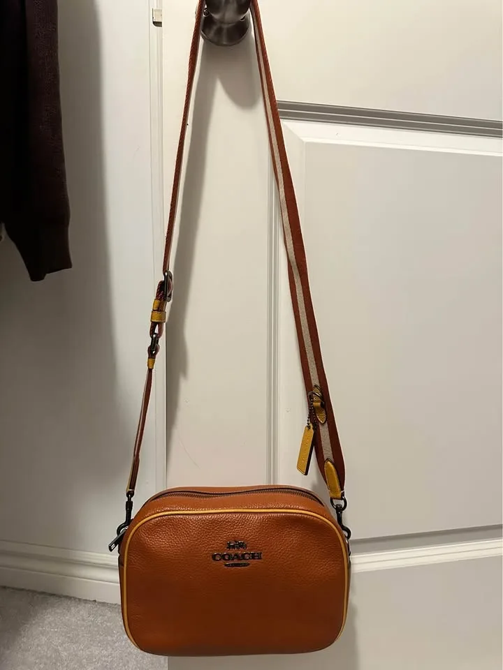 Authentic Coach Leather Bag- Excellent Condition image indicator(2)