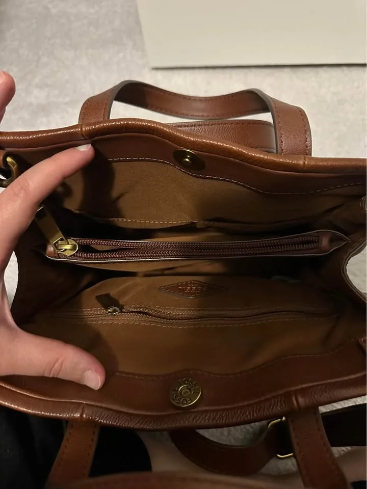 Authentic Fossil Leather Bag – Excellent Condition image indicator(3)