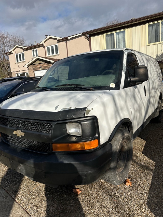 2009 Chevy Express - photo 3