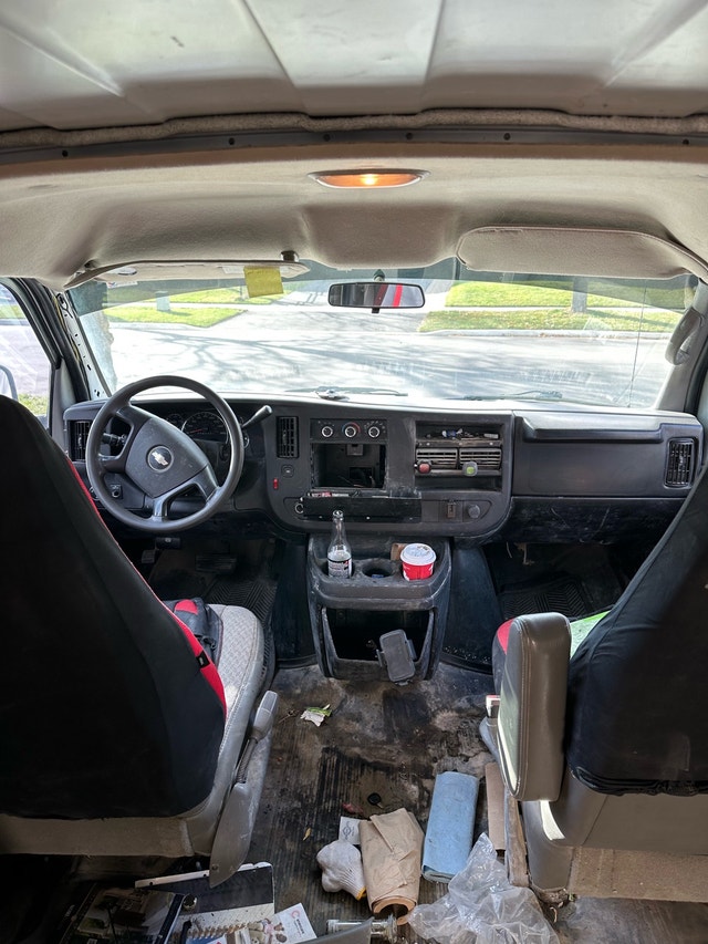 2009 Chevy Express - photo 5