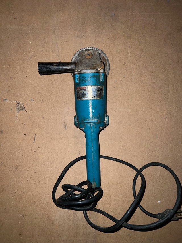 Makita angle grinder - photo 3