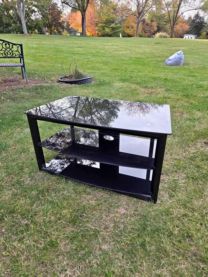 Glass TV Stand Television stand with three shelfs