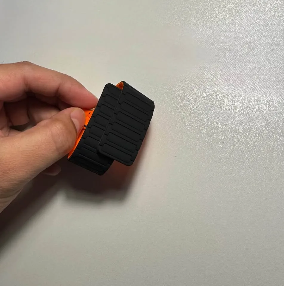 Black Magnetic Apple Watch Band *NEW* image indicator(2)