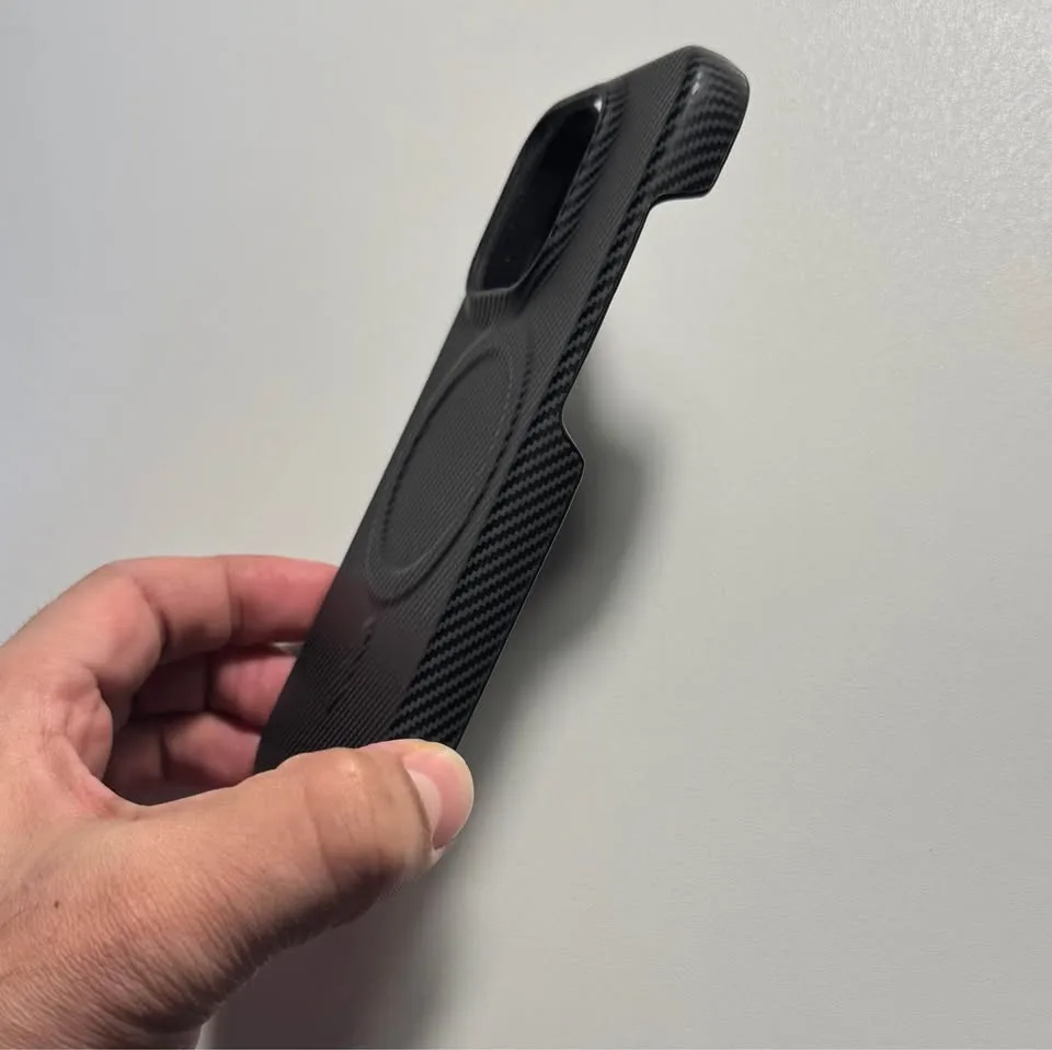 iPhone 15 Pro slim Black carbon fiber phone case *NEW* image indicator(2)