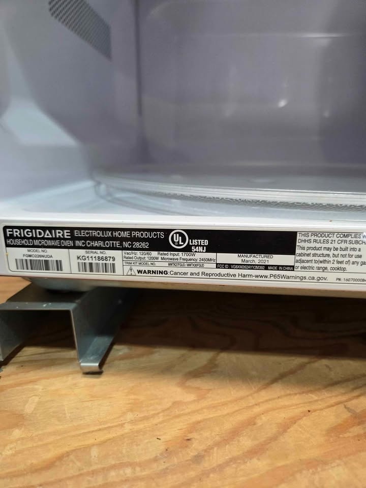 Frigidaire Gallery 2.2 cu ft Microwave - photo 2