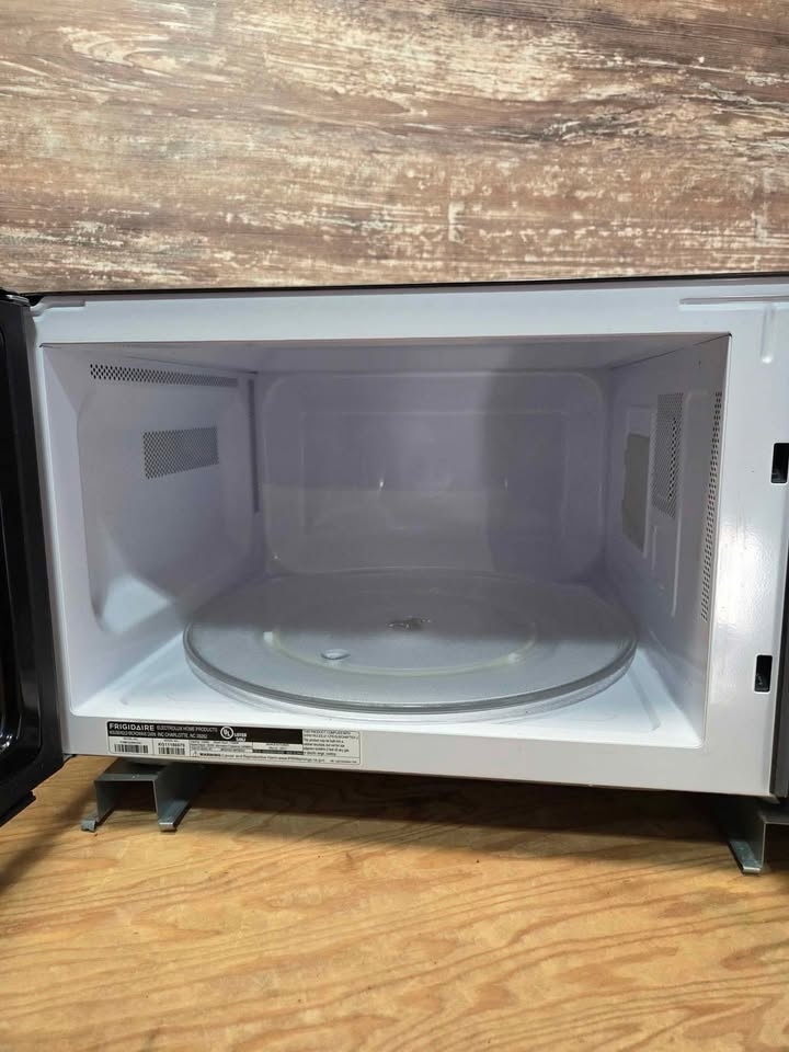 Frigidaire Gallery 2.2 cu ft Microwave - photo 4