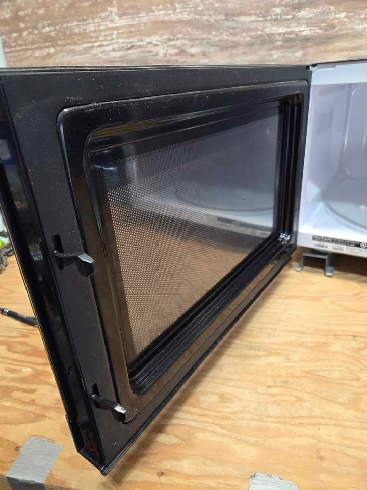 Frigidaire Gallery 2.2 cu ft Microwave - photo 5