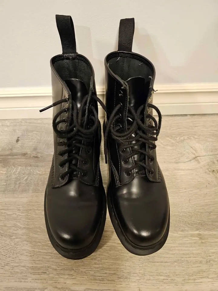 Dr. Martens 1460 MONO - US Men's 9 image indicator(2)