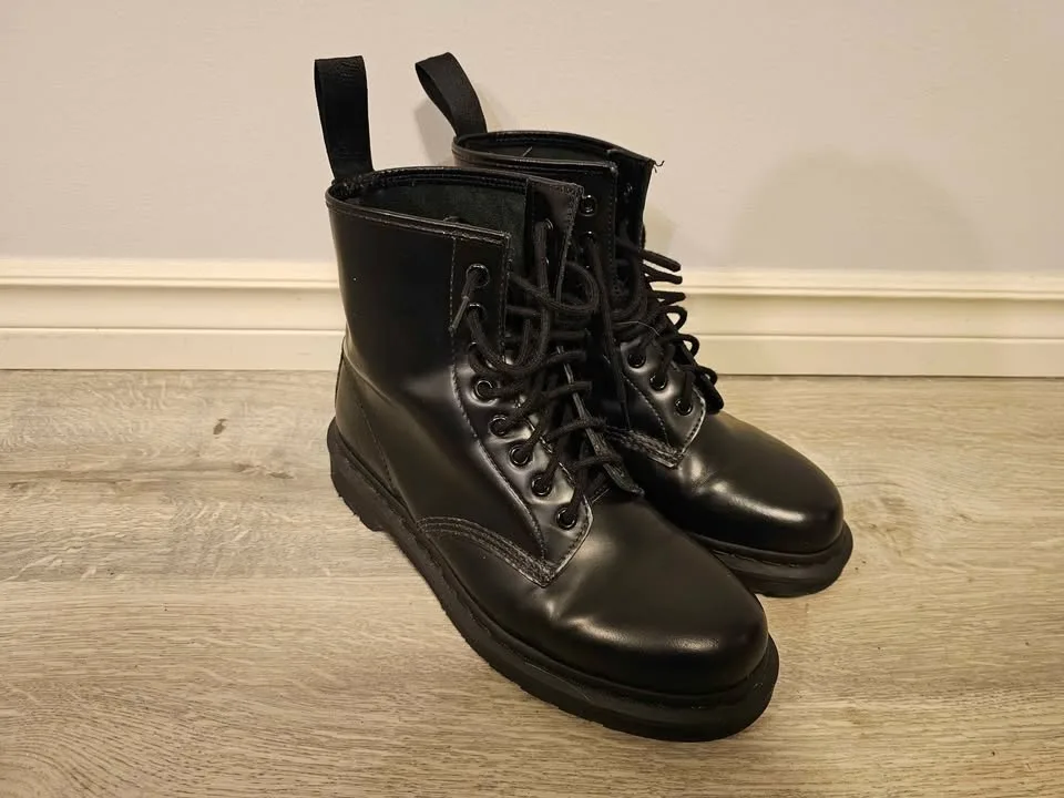 Dr. Martens 1460 MONO - US Men's 9 image indicator(4)