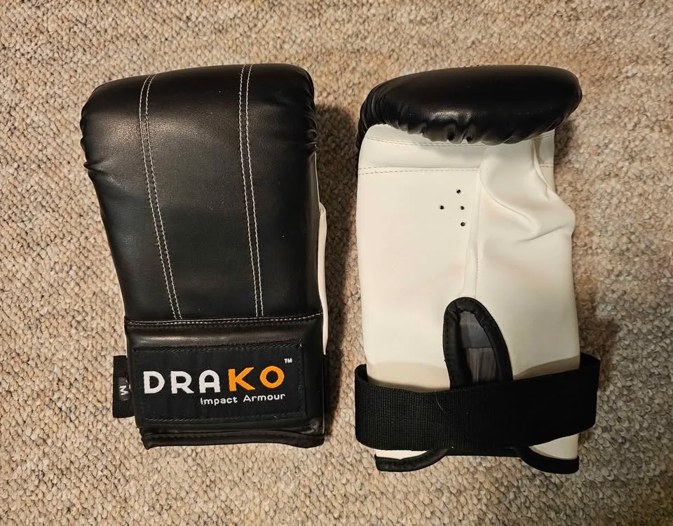 DRAKO boxing gloves- size M image indicator(2)