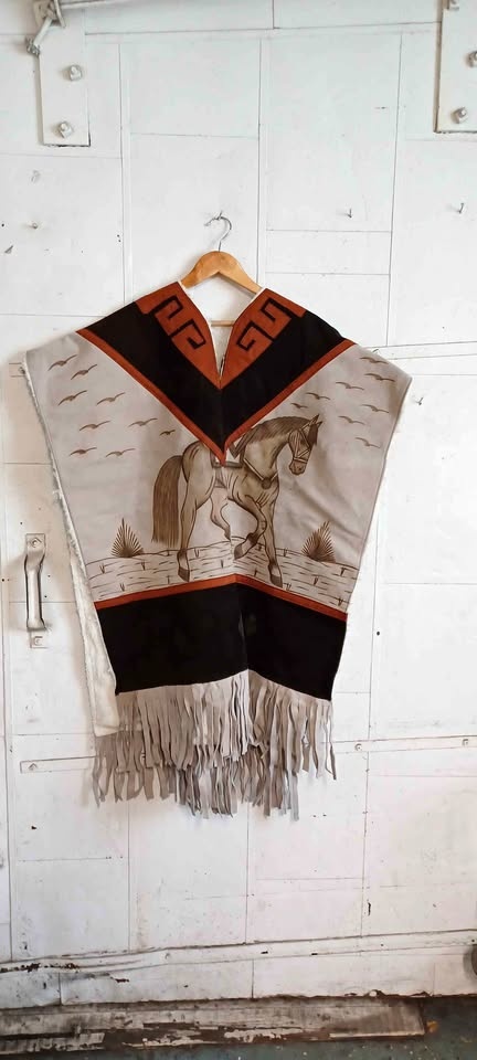Leather Poncho / Gabanes