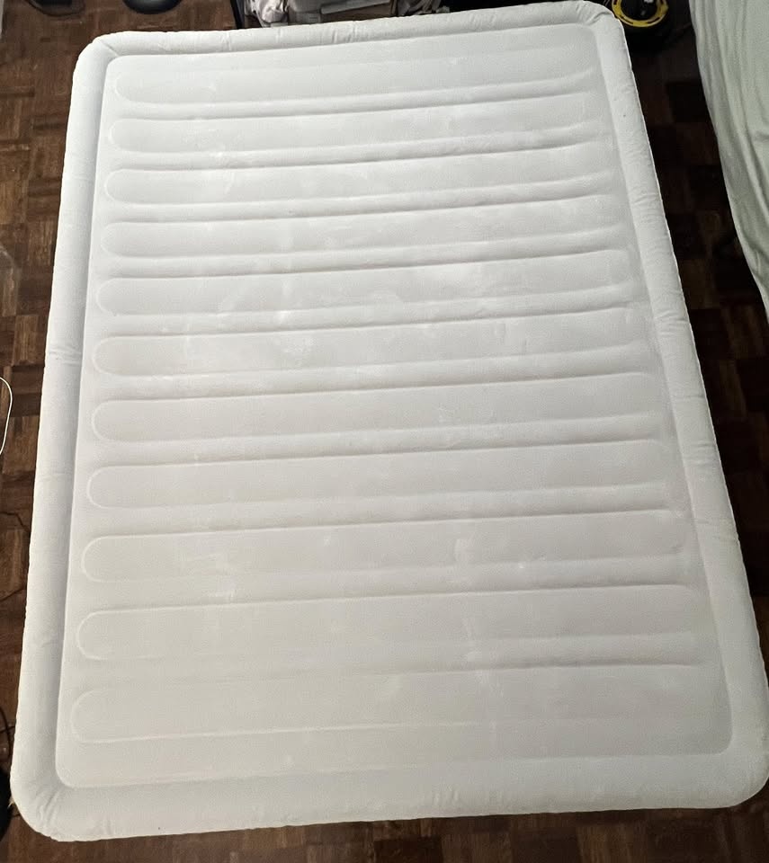 Intex Queen size air mattress 13 Inch