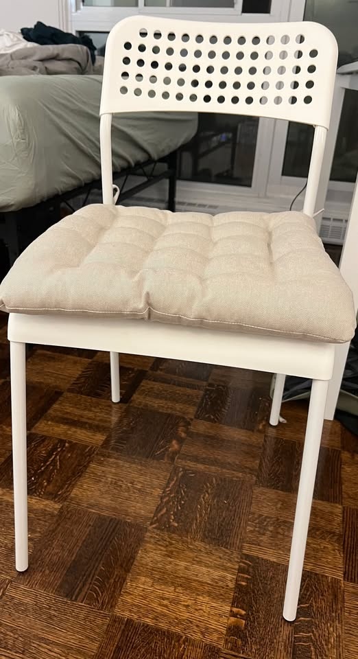 Ikea chair with cushion (White) - photo 2