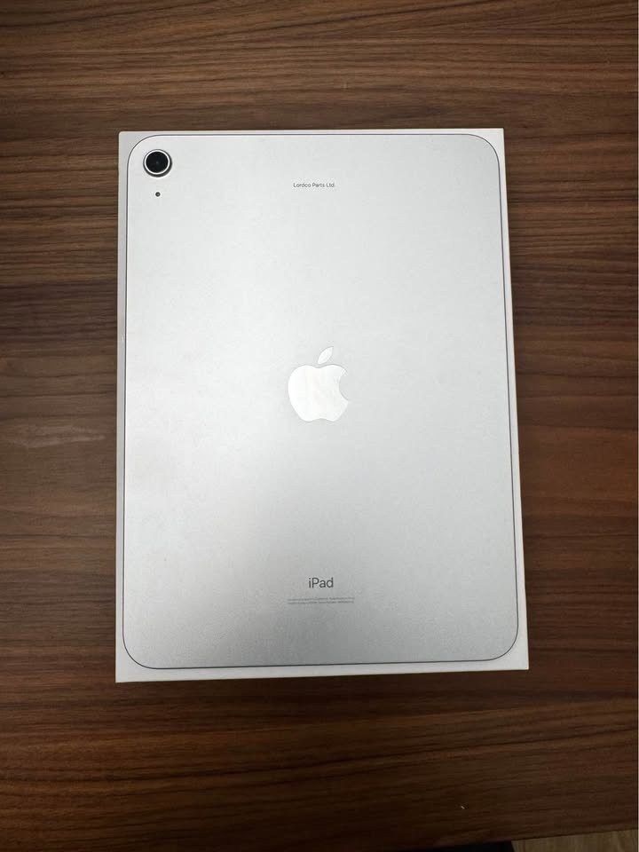 iPad 10th Generation – 64GB – Silver – Like New - photo 2
