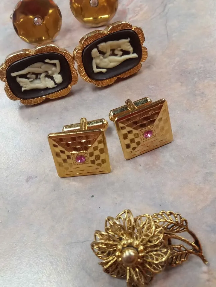 Vintage Accessories Craft Lot Cufflinks and Pin Brooch image indicator(3)