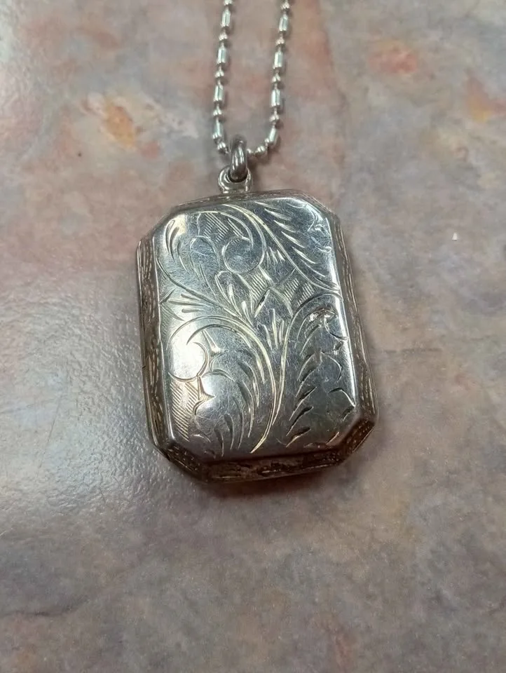 Victorian Style Locket Necklace Sterling Silver Marked 925 image indicator(2)