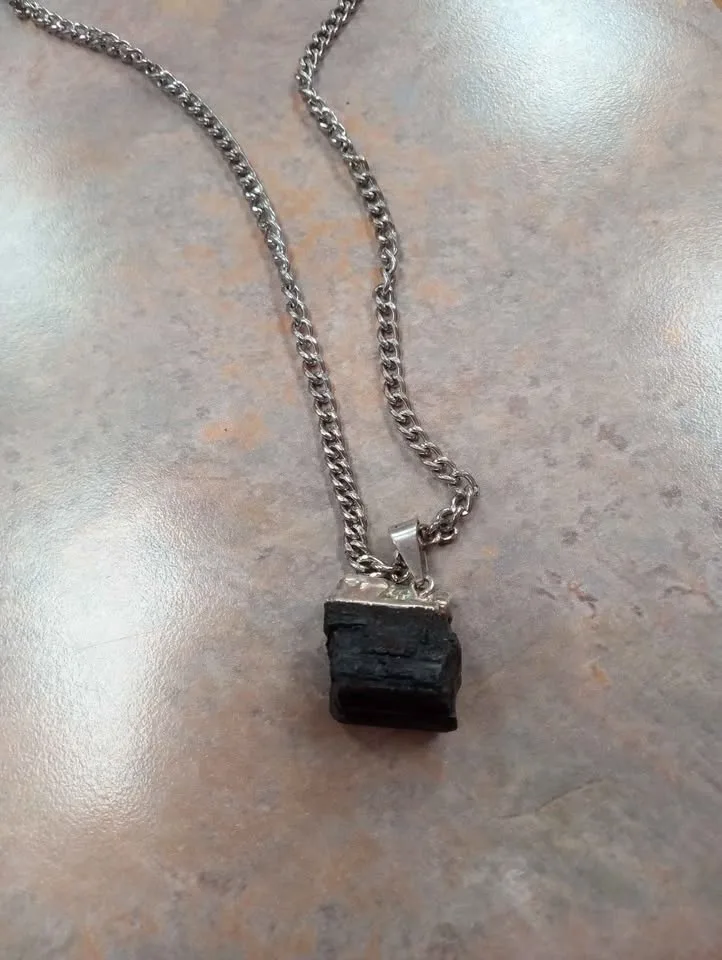 Vintage Banana Republic Pendant Necklace image indicator(2)