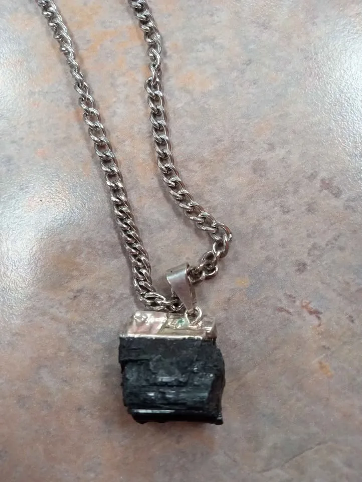 Vintage Banana Republic Pendant Necklace image indicator(5)