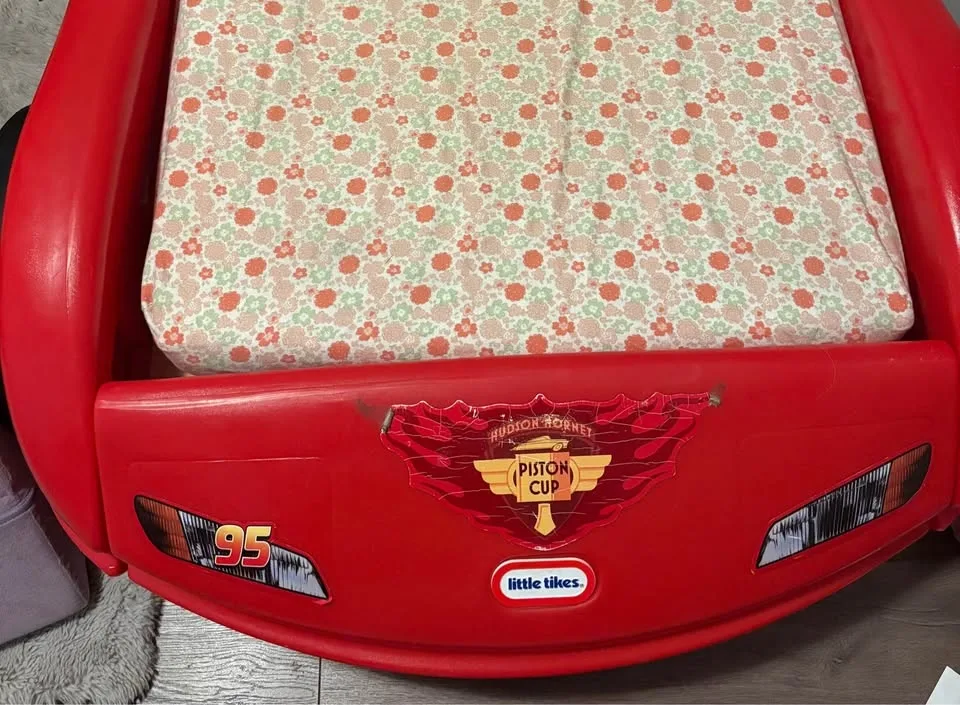 Lightning McQueen toddler bed image indicator(2)